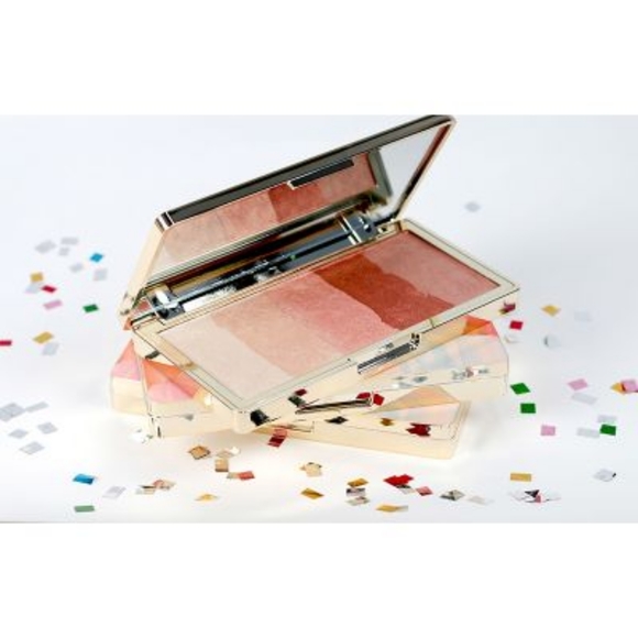 Touch In Sol Glowdient Makeup Palette - Picture 2 of 3